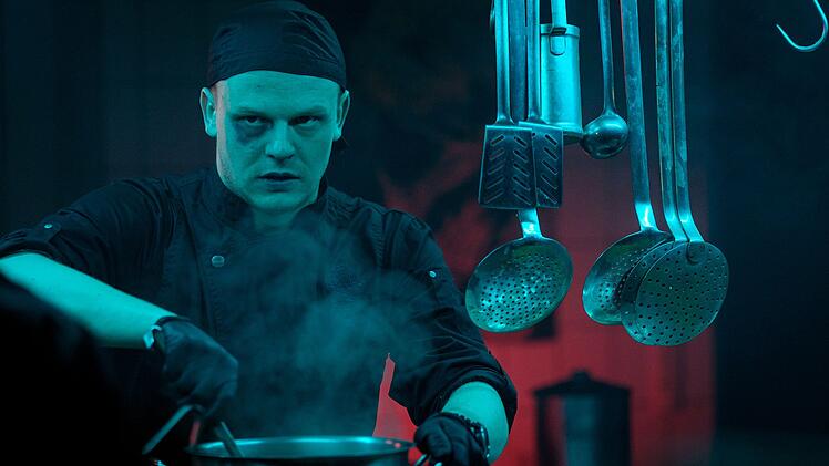 Alle Mitarbeiter des neuen Restaurants "Mandarin" wirken auf die Schwanitzer Polizisten irgendwie verd&auml;chtig, auch David Kern (Sebastian J. Doppelbauer). Dient das Restaurant in Wahrheit nur der Geldw&auml;sche?