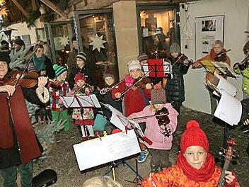 Einige der Kinder der "Lebendigen Streicherschule" in Aktion. Foto: Eckehard Kieswetter