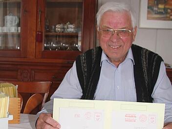 Manfred Ramming sammelt Absenderfreistempler. Fotos: Sonja Aam