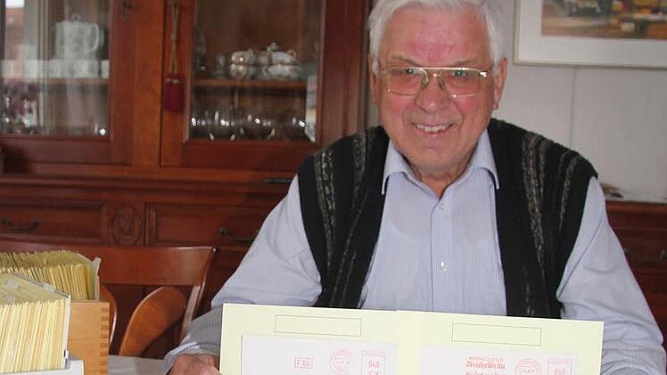 Manfred Ramming sammelt Absenderfreistempler. Fotos: Sonja Aam