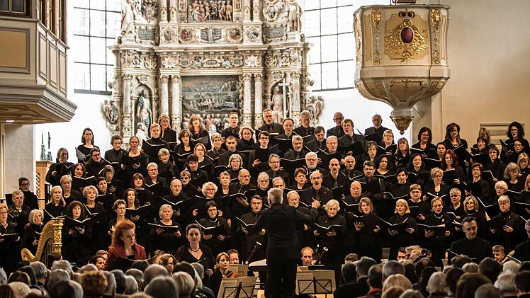 Der Coburger Bachchor unter Leitung von Peter Stenglein beeindruckte seine Zuhörer in St. Moriz mit selten zu hörenden Werken von E.T.A. _Hoffmann und César Franck.Foto: Jochen Berger