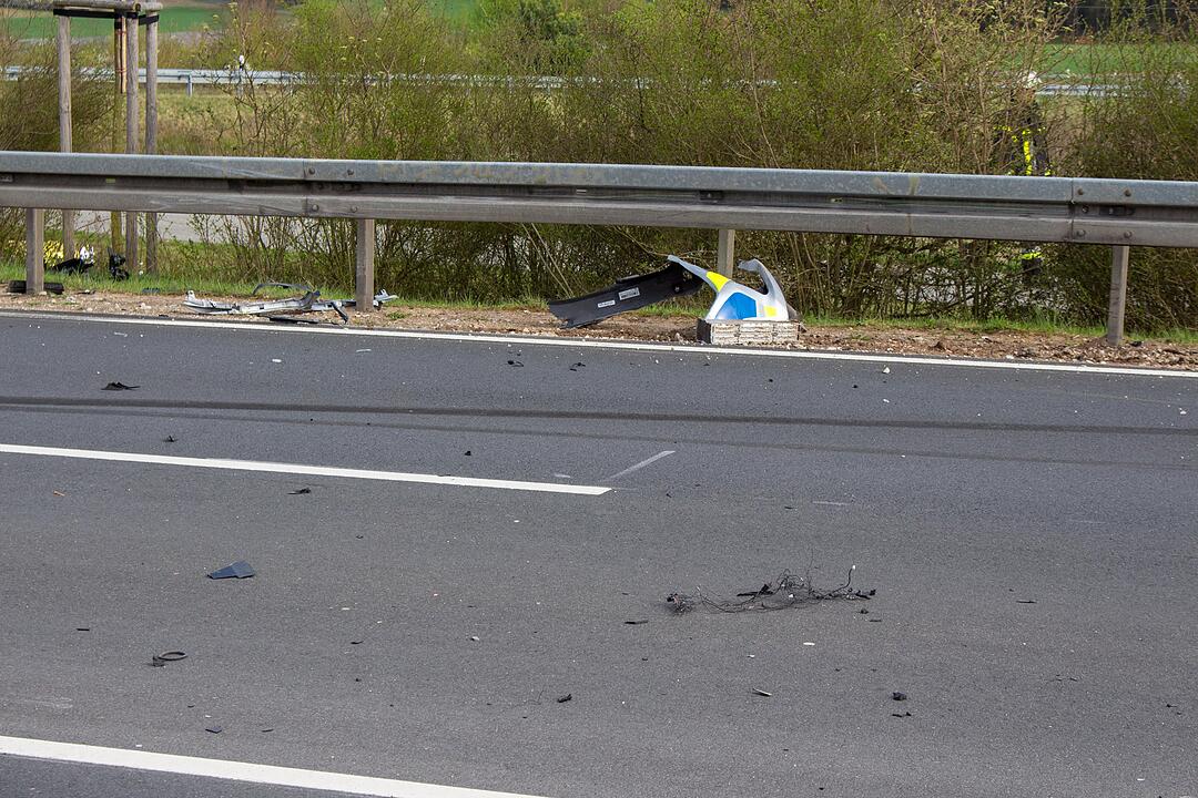 Tödlicher Unfall bei Zirndorf: Motorradfahrer stirbt nach Kollision mit Polizeiauto