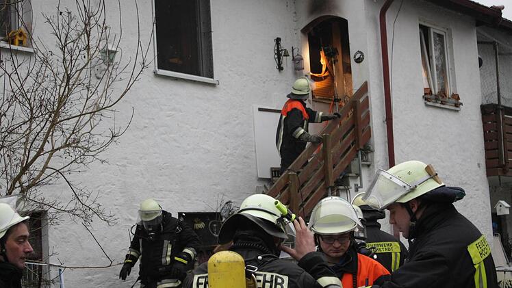 Personen kamen nicht zu Schaden. Die Feuerwehr hatte den Brand schnell im Griff.