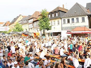 1200 bis 1500 Zuschauer kamen beim letzten Spiel Deutschland gegen Südkorea zum Public Viewing in Lichtenfels, um gemeinsam mit der deutschen Nationalmannschaft mitzufiebern.  Foto: Tim Birkner