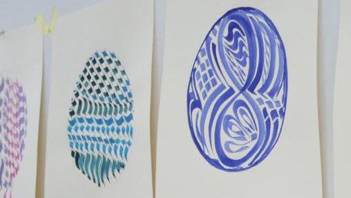 Diese Kunstwerke sind eigentlich "nur" Schwungübungen für das kunstvolle Schreiben im Kurs für Kalligrafie auf der Ernstfarm. Foto: vhs-Coburg