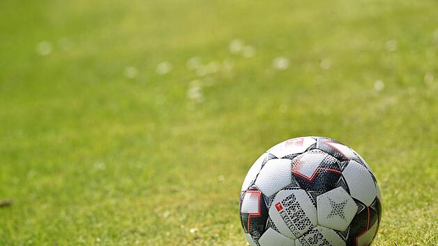 Der Ball im bayerischen Amateurfu&szlig;ball ruht mindestens bis zum 31. August.  Foto: Sportfoto Zink