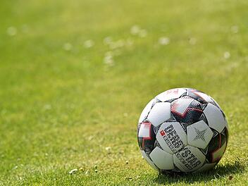 Der Ball im bayerischen Amateurfußball ruht mindestens bis zum 31. August.  Foto: Sportfoto Zink