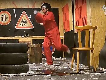 SAT.1 in Nürnberger "Rage Room": Reporterin rastet komplett aus