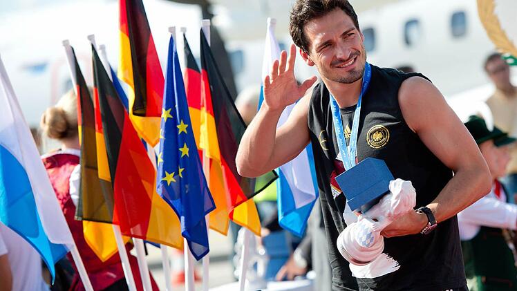 Servus! Die deutschen Nationalspieler verabschieden sich in den Urlaub. Mats Hummels plant offenbar eine große Sause in Kroatien. Foto: Sven Hoppe/dpa