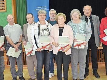 Sie feierten 50. Jubiläum in der IGBCE. Mit im Bild von links Holger Kempf, Richard Rauh, Klaus Neubauer (3. v. r.) und Seppel Kraus (r.)