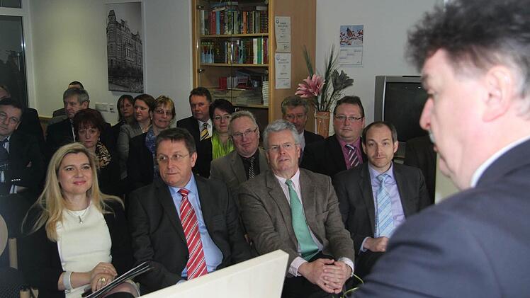 Landrat Klaus Peter Söllner zeigte sich in seiner Ansprach stolz auf die Entwicklung der Fachklinik.