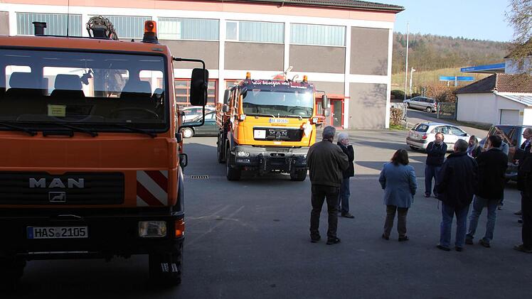 Der alte und der möglicherweise neue Laster für den Bauhof: Vorne das Eberner Modell, dahinter das Breitengüßbacher.