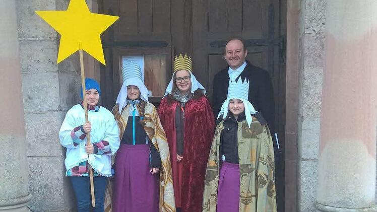In Völkersleier waren vier Sternsinger unterwegs. Sie sammelten 513 Euro Spenden. Foto: privat