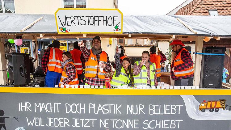 Der Tretzendorfer Stammtisch "Kesseldampfer" mit der Gelben Tonne