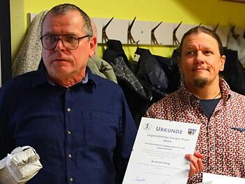 Die Preisträger Burkhard Klug (links) und Thomas Peter wurden für ihr Engagement als Hochseilgartentrainer am Volkersberg ausgezeichnet.