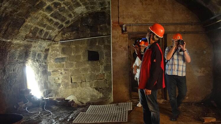 Staunen in der Eberner Unterwelt: Am Sonntag fand die erste offizielle Führung im Vera Cruz-Keller statt.