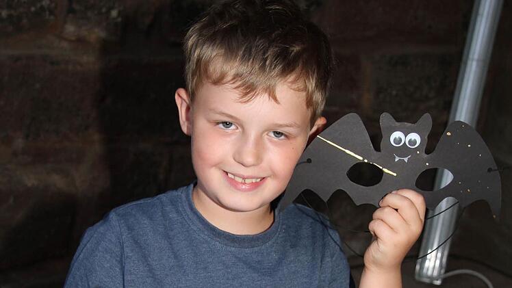 Julian Fischer (7) ist ein richtiger Fan der Fledermäuse. Foto: Sonny Adam