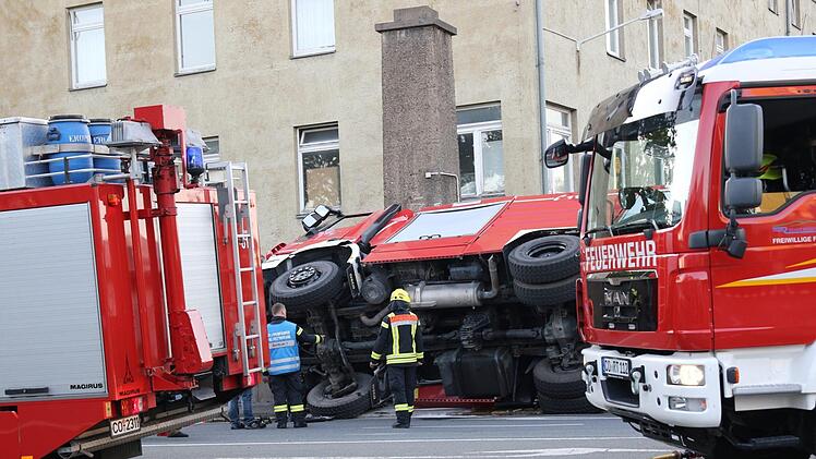 Einer der Feuerwehrmänner erlitt beim Unfall in Coburg tödliche Verletzungen. Foto: Michael Stelzner
