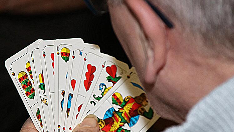 Schafkopf ist ein Spiel, dass jung und alt vereint. Foto: Dieter Britz