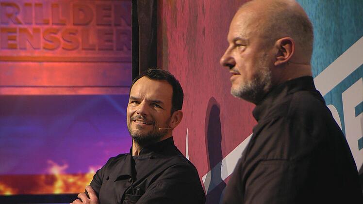 Zwei gegen einen: Bei "Grill den Henssler" (VOX) l&auml;sterten die Grill-Gladiatoren Steffen Henssler (links) und Frank Rosin gegen den abwesenden gemeinsamen "Lieblings-Feind" Tim M&auml;lzer.