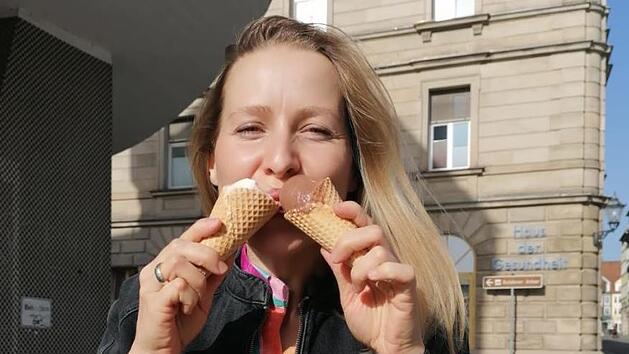 Anna Burkon ist Heilpraktikerin und ganzheitliche Ern&auml;hrungsberaterin in Coburg - und sie sagt: "Ja, Eis macht gl&uuml;cklich!" Aber, nat&uuml;rlich: "In Ma&szlig;en!"