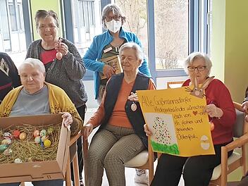 Die Bewohner im Caritas-Altenservicezentrum Sankt Martin freuten sich sichtlich über die Geschenke der Buben und Mädchen aus dem Goßmannsdorfer Kindergarten.