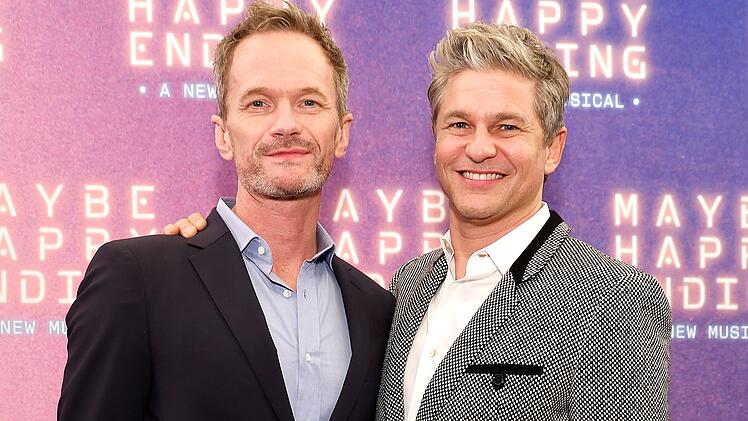 Zuletzt zog sich Neil Patrick Harris (links) etwas aus der Öffentlichkeit zurück, um mehr Zeit mit seinem Ehemann David Burtka (rechts) und seinen beiden Kindern zu verbringen.