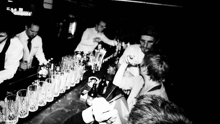 "Die Bar, die es nicht gibt" in einem Berliner Thai Imbiss.