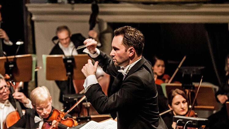 Impressionen vom Adventskonzert im Landestheater Coburg: Dirigent Alexander MerzynFoto: Jochen Berger