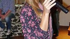 Franziska aus Neuenmarkt sang mehrere bekannte Schlager.