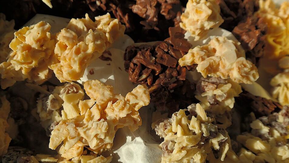 Schoko-Crossies mit heller und dunkler Schokolade Schoko-Crossies mit heller und dunkler Schokolade