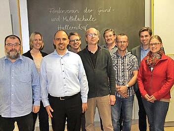 Förderverein Schule: Der gewählte Vorstand mit Bürgermeister Torsten Gunselmann  Foto: Mathias Erlwein