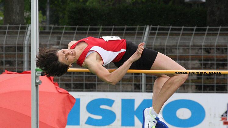 Iris Heid vom TSV Münnerstadt wurde bei der Hallenmeisterschaft der Senioren Zweite.Reinhold Nürnberger
