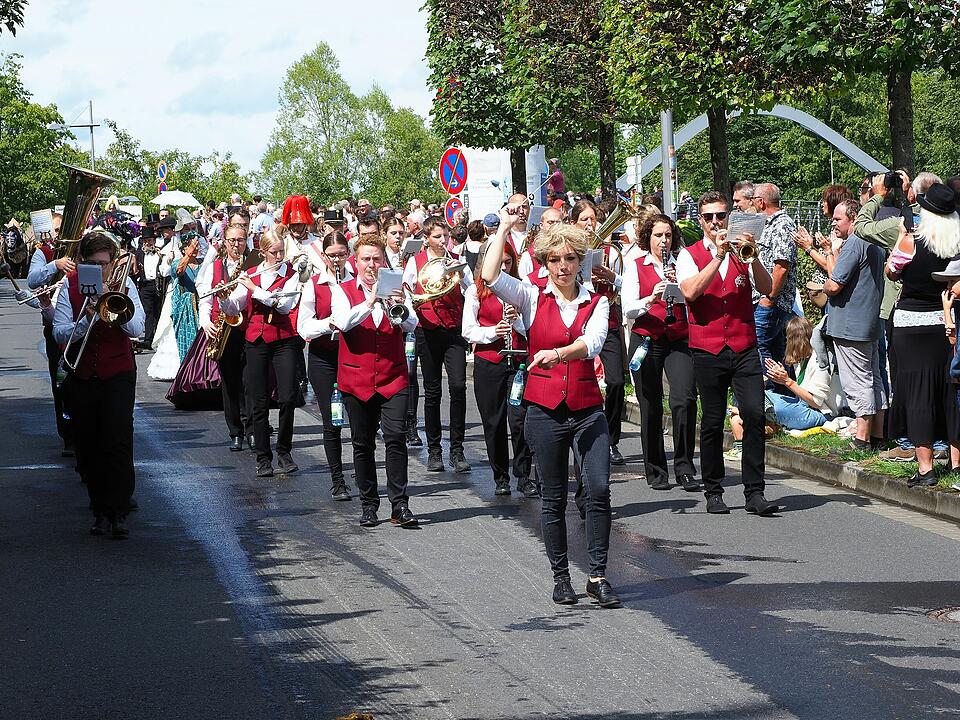 Großer historischer Festzug durch Bad Kissingen!
