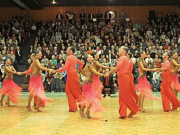 Mit ihrer neuen Choreografie tanzte sich das A-Team des TV Ketschendorf nicht nur in die Herzen der Coburger, sondern auch in die der Jury-Mitglieder. Foto: Wolfgang Leh