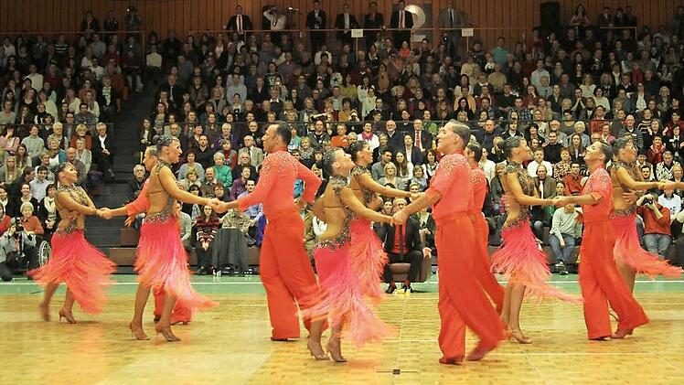Mit ihrer neuen Choreografie tanzte sich das A-Team des TV Ketschendorf nicht nur in die Herzen der Coburger, sondern auch in die der Jury-Mitglieder. Foto: Wolfgang Leh