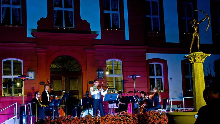 Stimmungsvoll: Altstadt-Serenade vom dem "Haus des Gastes" in Bad Rodach.Foto: Jochen Berger