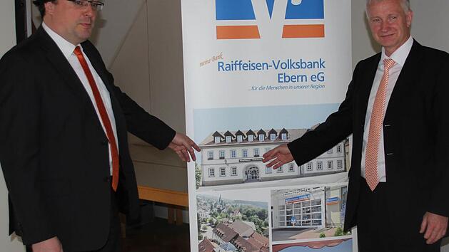 Dort ist der neue Kollege eingezogen: Die Bankvorst&auml;nde Christian Senff und Bernd Bindrum. Foto: Ralf Kestel