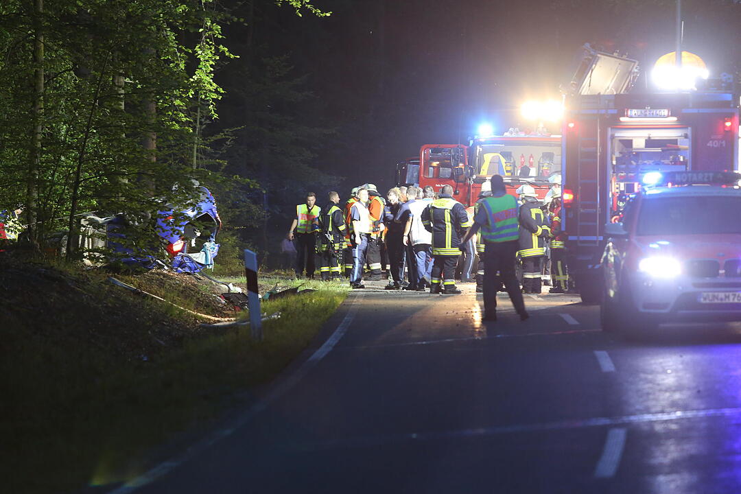Auto überschlägt sich im Kreis Bayreuth – zwei junge Frauen sterben