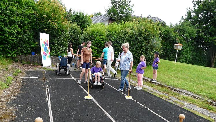 Rollstuhlfahren ist nicht ganz einfach. Foto: Karin G&uuml;nther