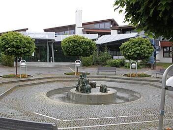 Normalerweise ein Besuchermagnet: Die Obermain-Therme in Bad Staffelstein hat derzeit eine staatlich verordnete Zwangspause. Foto: M. Drossel