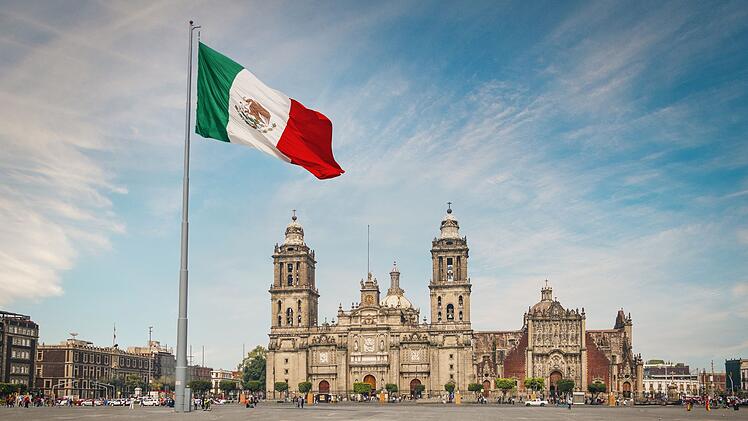 Der Zocalo-Platz und die Kathedrale von Mexiko-Stadt: Das Er&ouml;ffnungsspiel der Fu&szlig;ball-WM 2026 findet in einer der gr&ouml;&szlig;ten Metropolen der Welt statt.