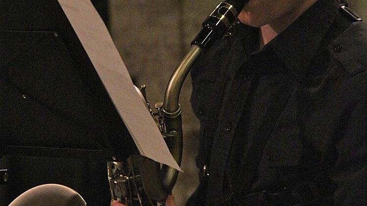 Bariton-Saxophonist Ben Hartung (9b) von der Saxophongruppe.