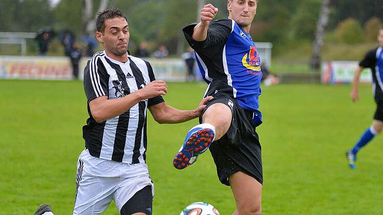 Die Hausener um Kapitän Matthias Müller (rechts) wusste spielerische fast durchgängig zu überzeugen und konnte sich auf ihren Sturm verlassen. Fotos: Picturedreams