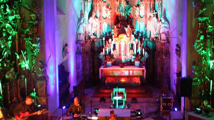 Der Altar in mystischeBeleuchtung. Foto: Thomas Weichert