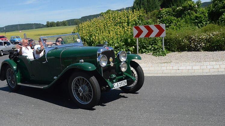 Eines der ältesten Schnauferl bei der Ausfahrt war dieser Alvis (Baujahr 1933). Foto: Karl-Heinz Hofmann