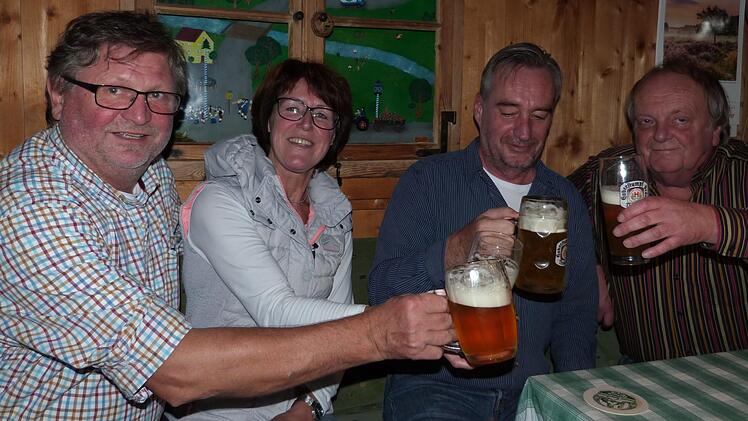 Gemeinsam will man die Privatbrauerei Haberstumpf wieder auf Erfolgskurs bringen. Von links: Braumeister Hans Wernlein, Elfie Wernlein, Frithjof Heller und Ludwig Wunderlich.Werner Reißaus