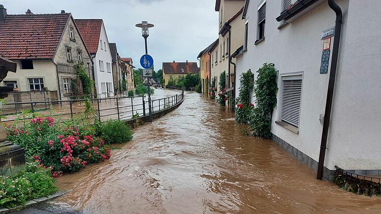 Unwetter in Zeil: Überschwemmung überrascht demente Frau
