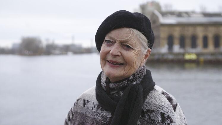 Die Berlinerin Angelika fürchtet nichts so sehr, als eines Tages anderen Menschen zur Last zu fallen.