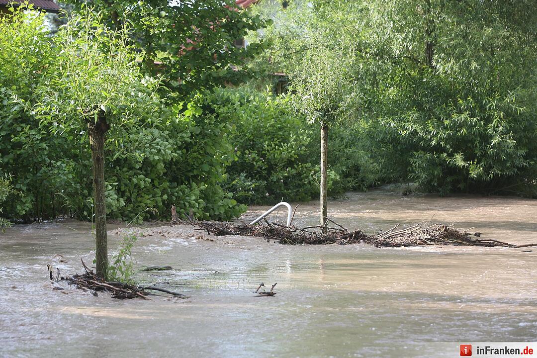 Erneuter Starkregen setzt Ortschaften unter Wasser